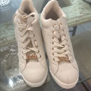 Juicy Couture Cream Sneakers Minimalist Suede never worn